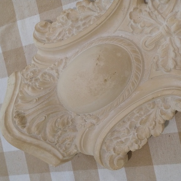 Vintage classical Roman plaster wall medallion 16 x 11 - Picture 2 of 5